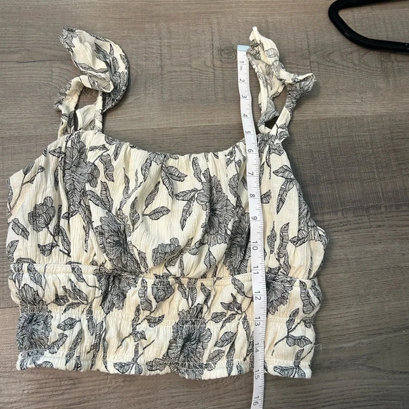 Abercrombie floral crinkle crop - Picture 8 of 8